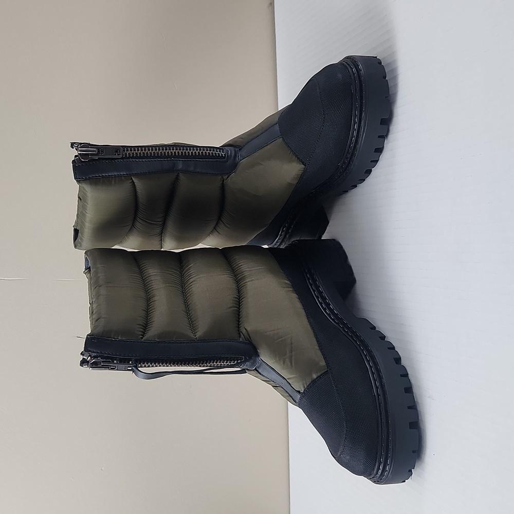 Enjoiya Green puffer zipper front winter rain boots Lug sole size 7